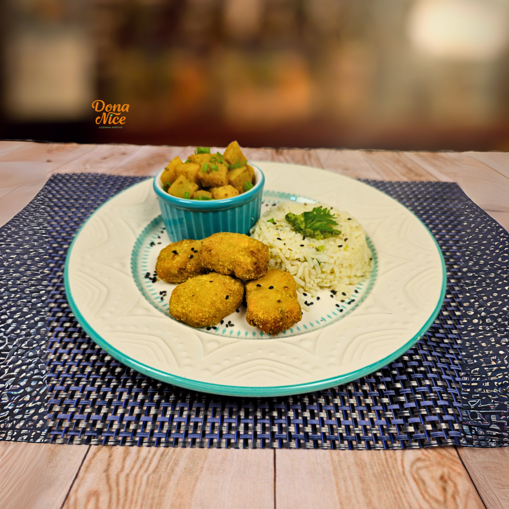 nuggets de frango, batatas assadas e arroz c brocolis